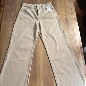 *NWT* Good American Tan Relaxed Jeans - Runs Bigger than size shown